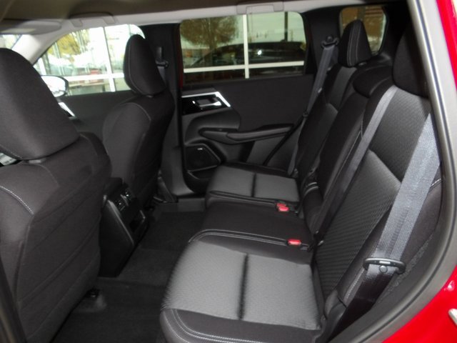 New 2025 Mitsubishi Outlander ES image 14