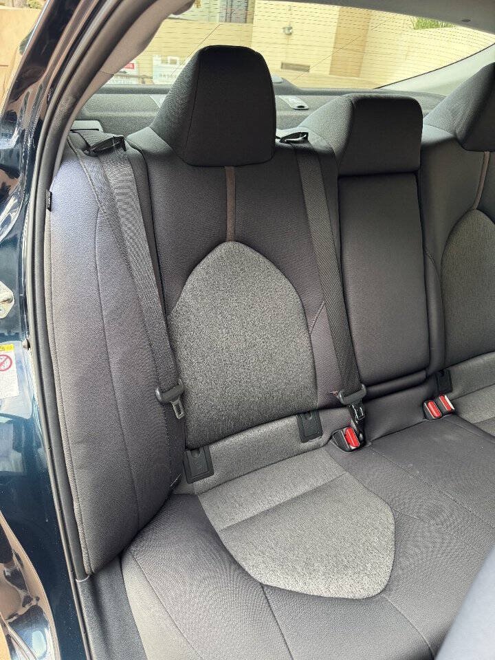Used 2018 Toyota Camry LE FWD image 16