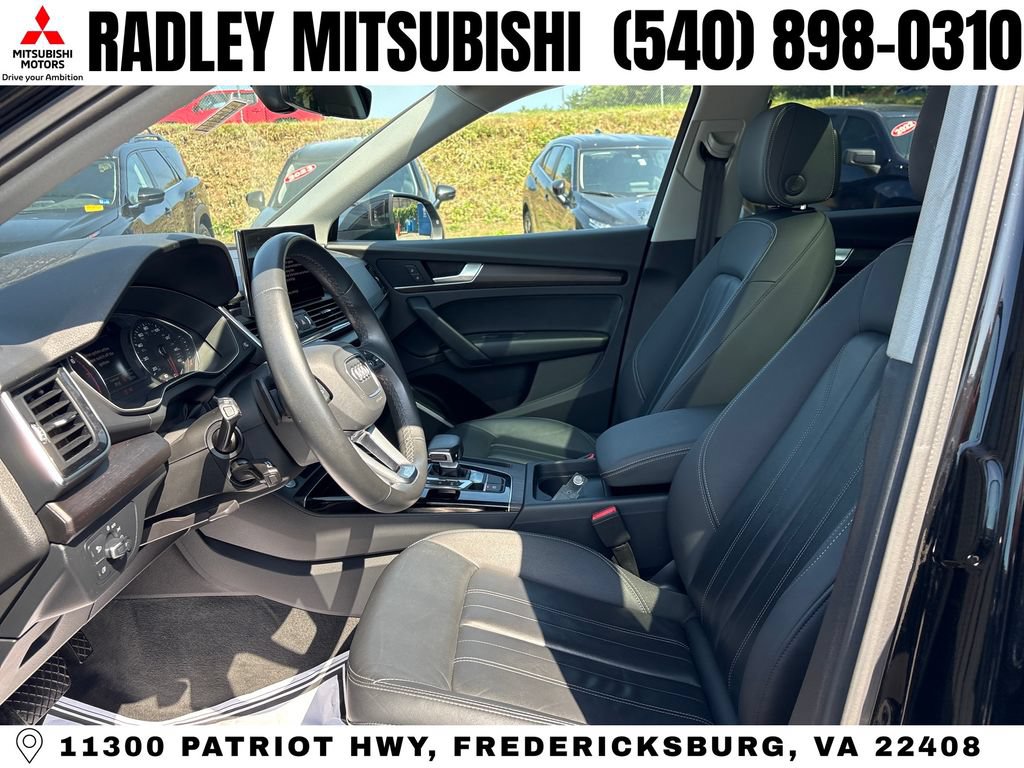 Used 2023 Audi Q5 2.0T Premium w/ Convenience Package AWD/4WD image 3