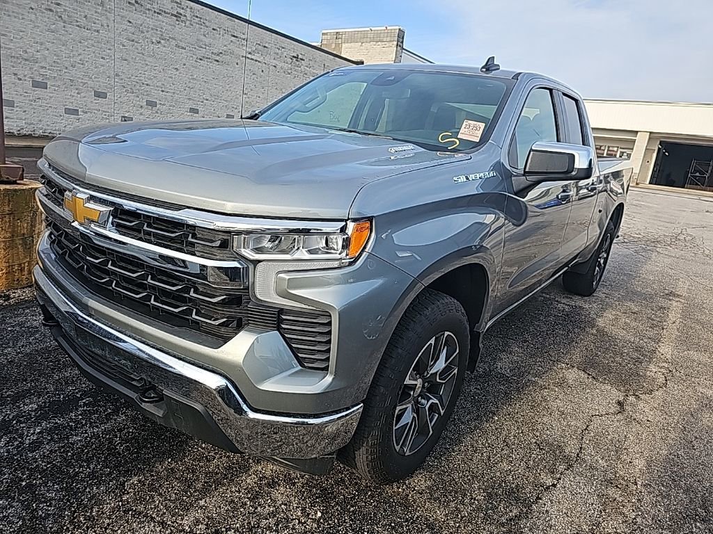 Used 2025 Chevrolet Silverado 1500 LT image 3