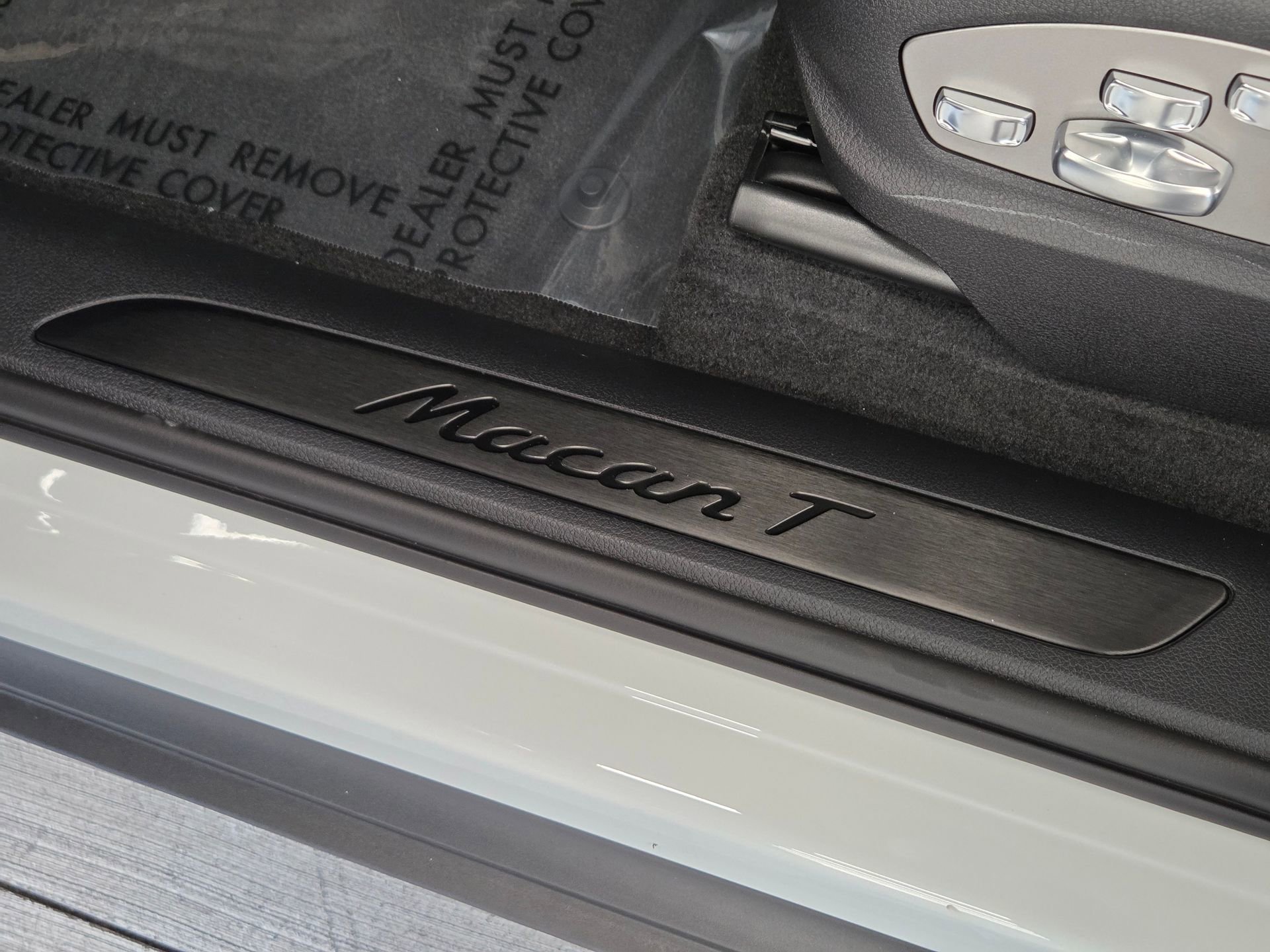 New 2026 Porsche Macan Turbo AWD/4WD image 17