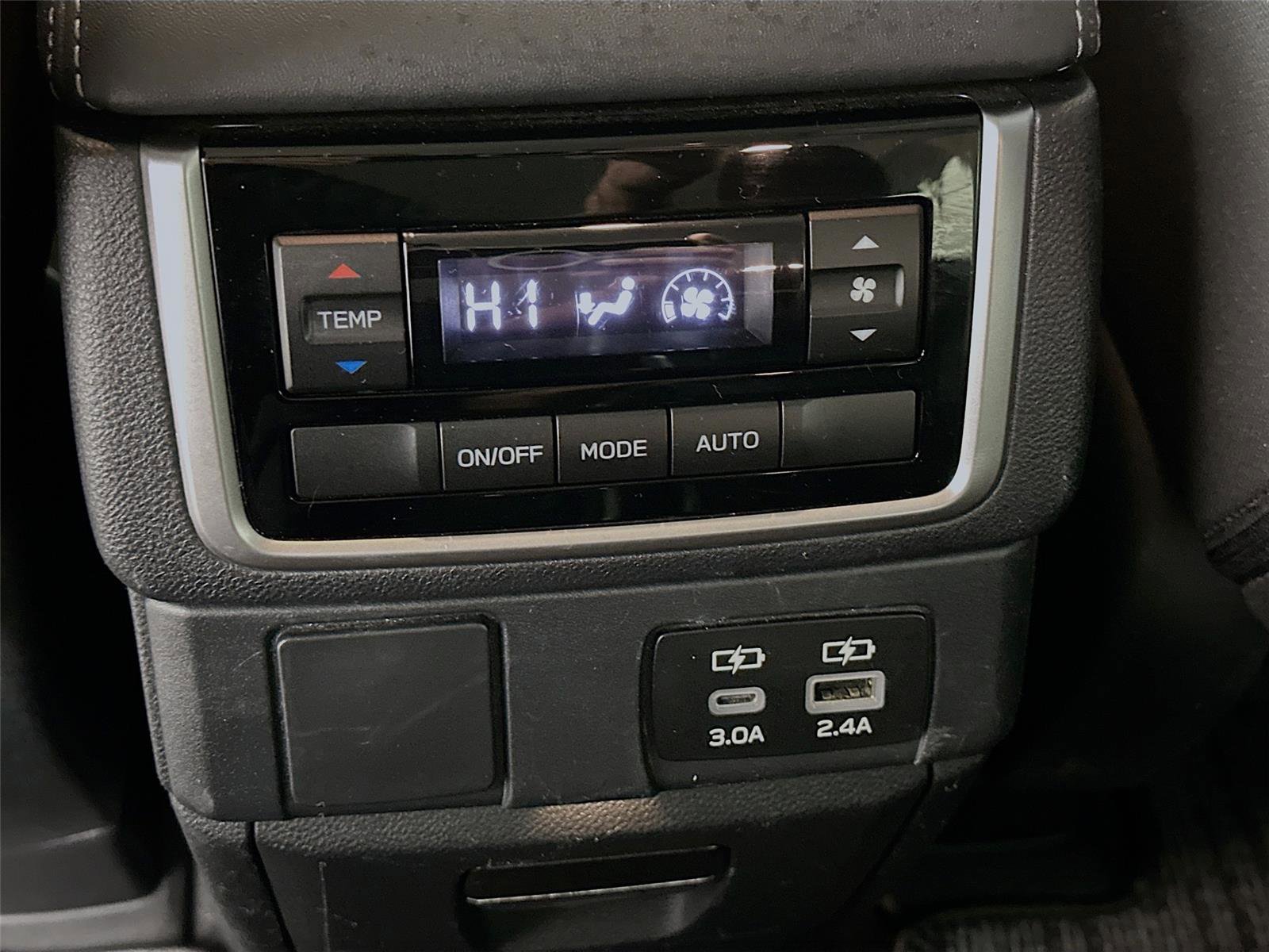 Used 2024 Subaru Ascent Premium w/ Convenience Package image 32