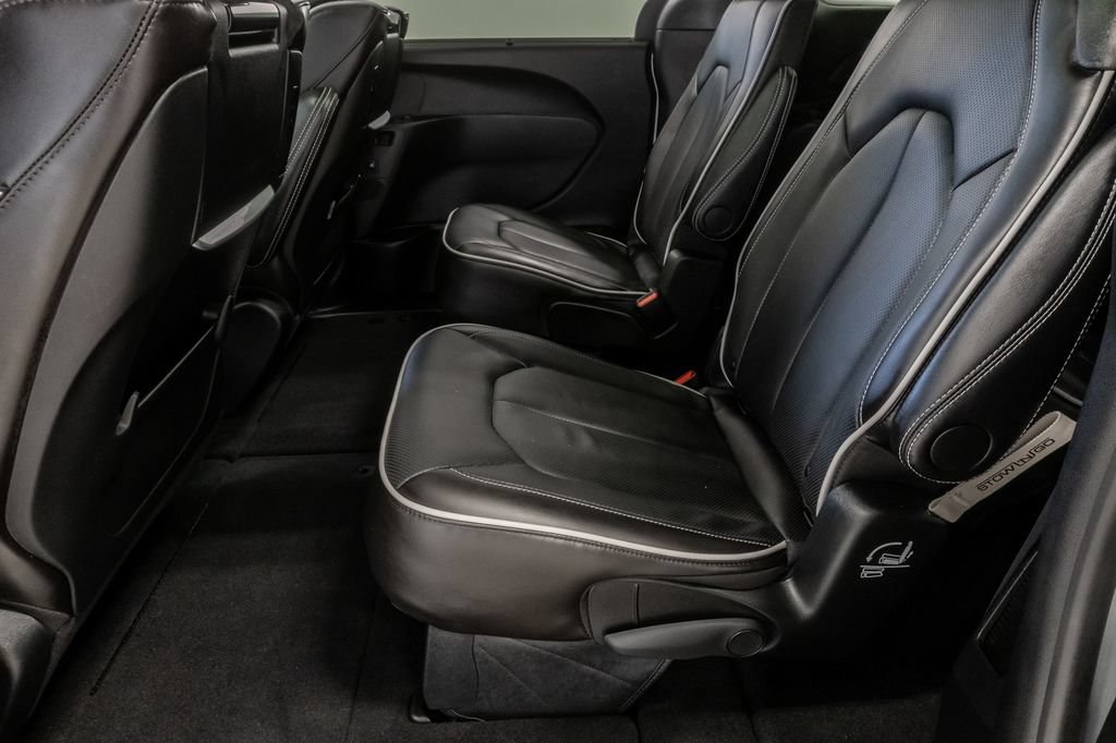 New 2026 Chrysler Pacifica Limited w/ Uconnect Theater Family Group FWD image 22