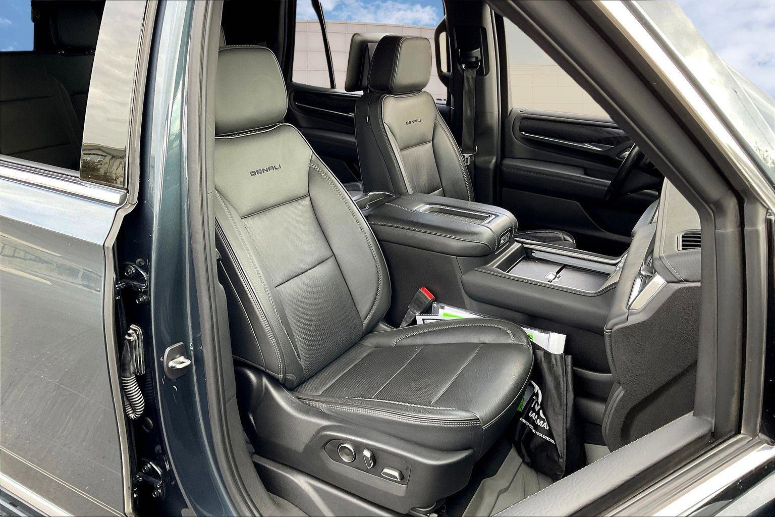 Used 2021 GMC Yukon Denali w/ Advanced Technology Package image 7