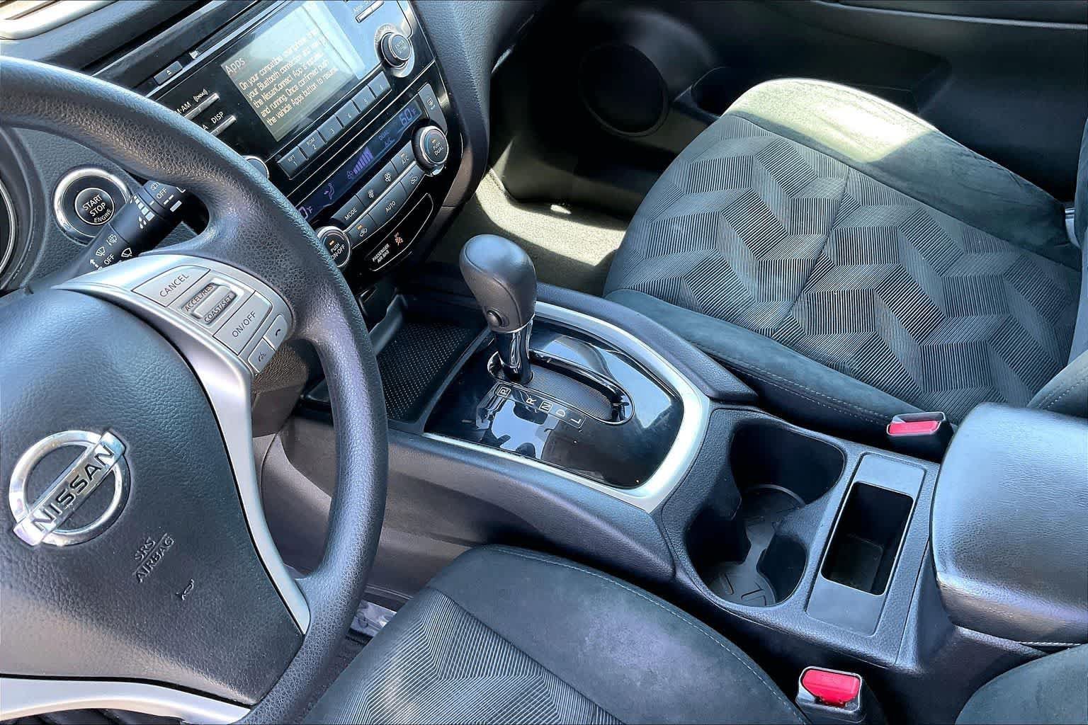 Used 2016 Nissan Rogue SV FWD image 16