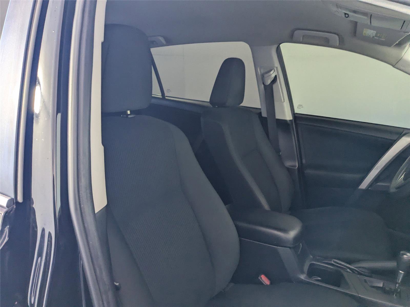 Used 2018 Toyota RAV4 LE image 23