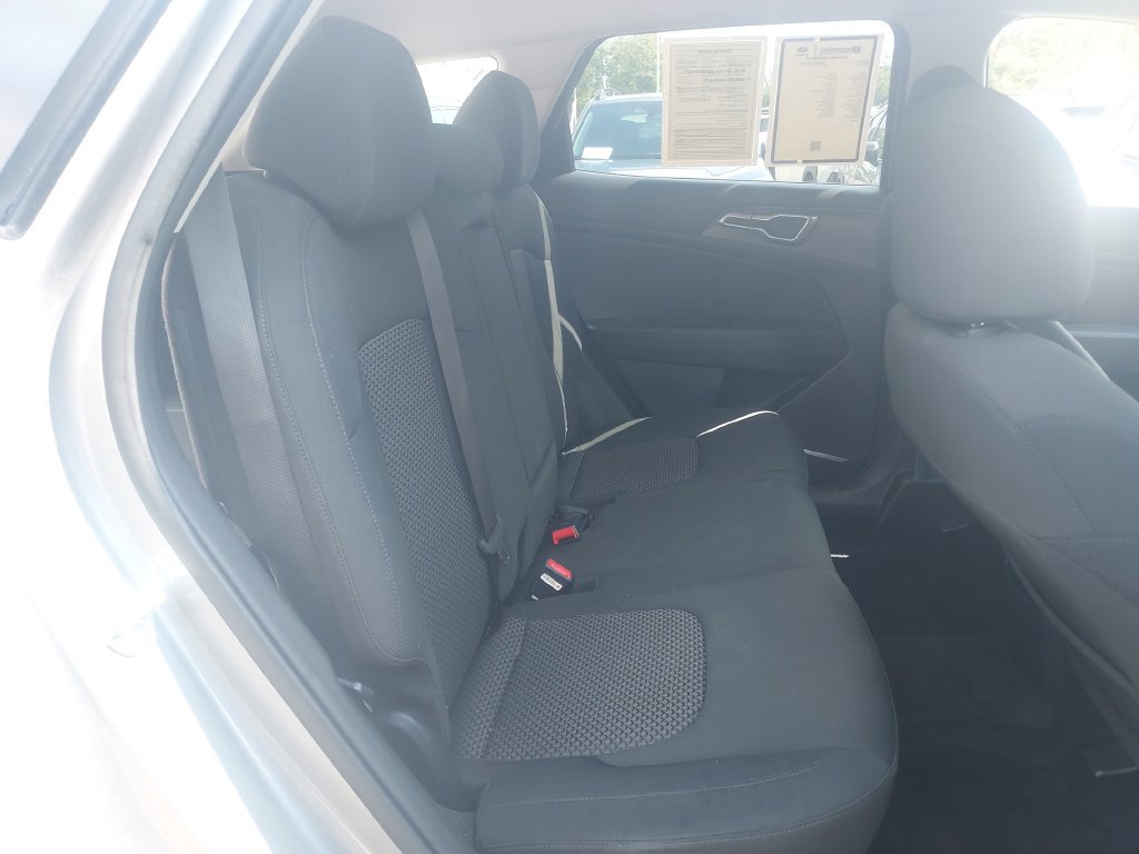 Used 2023 Kia Sportage LX FWD image 29