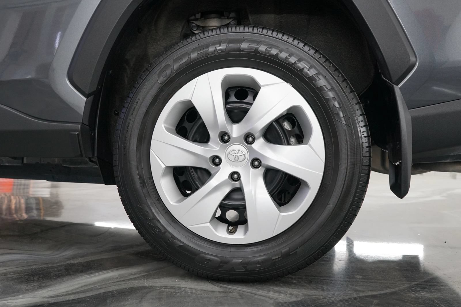 Used 2020 Toyota RAV4 LE w/ All Weather Liner Package AWD/4WD image 12