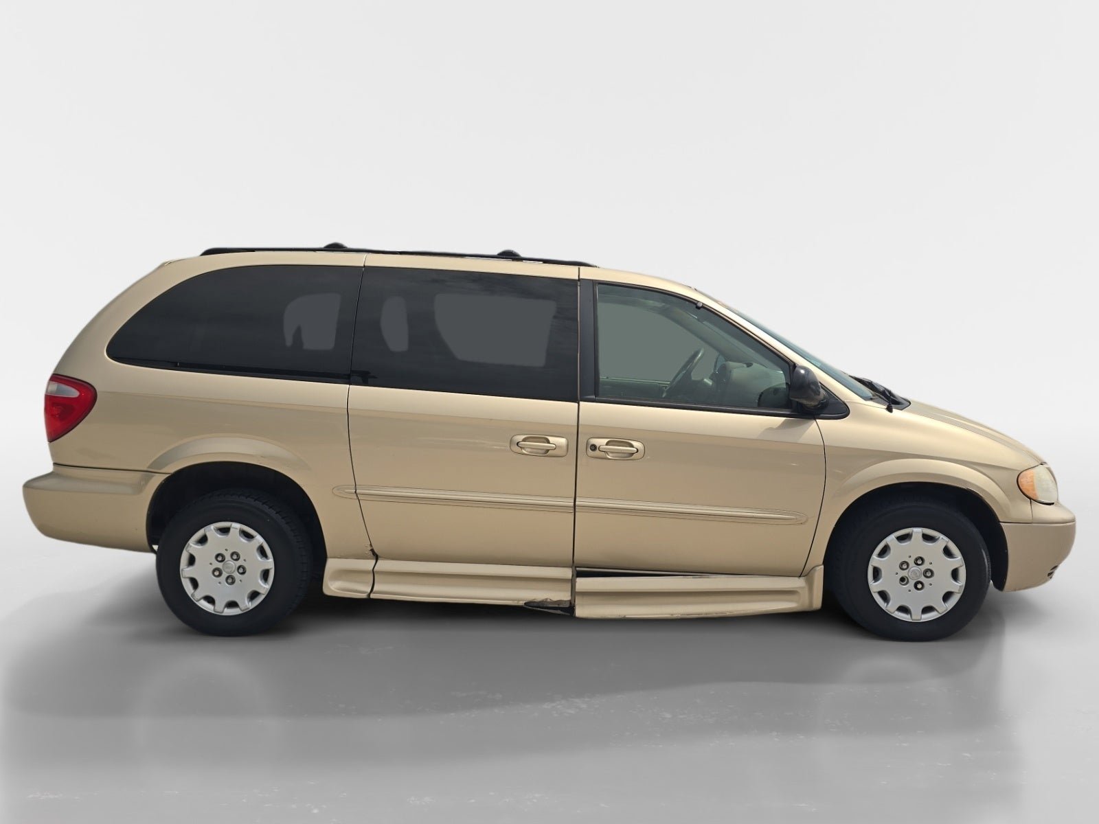 Used 2001 Chrysler Town & Country LX FWD image 2