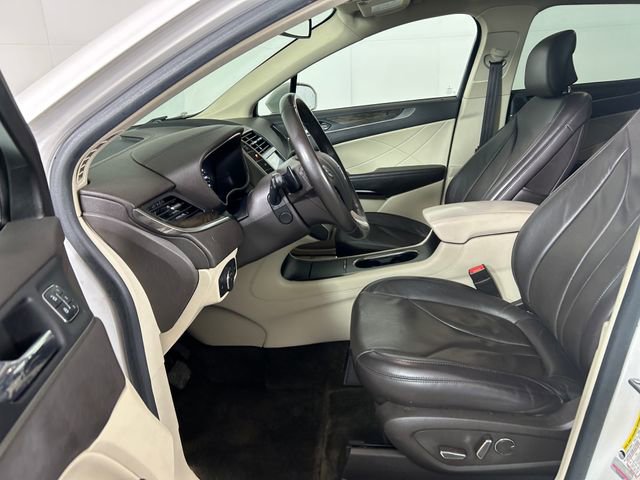 Used 2017 Lincoln MKC Reserve image 12