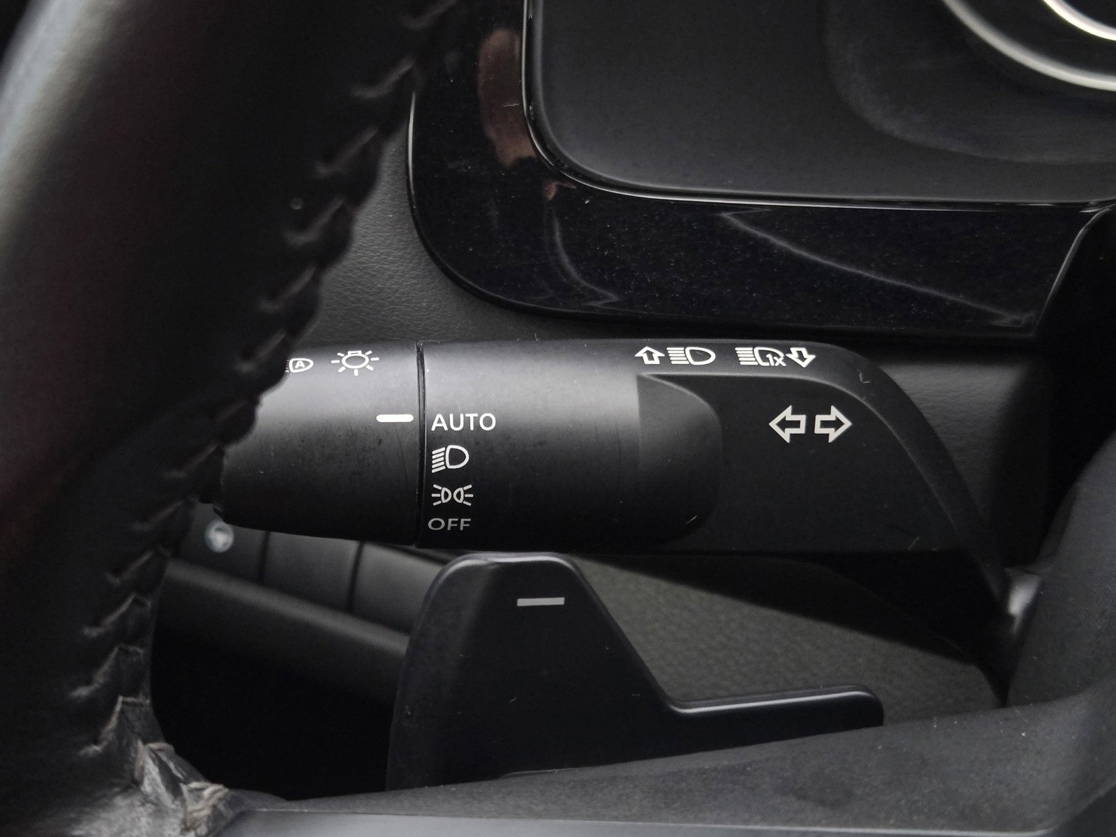 Used 2024 Nissan Pathfinder SV image 23