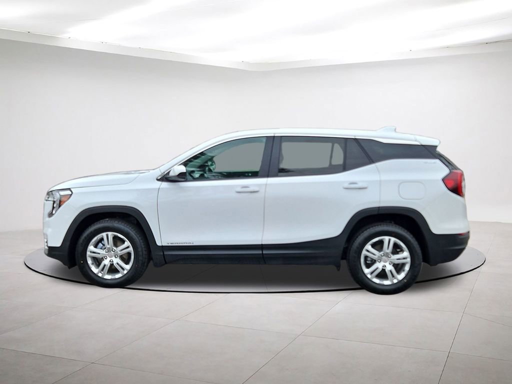Used 2024 GMC Terrain SLE image 4