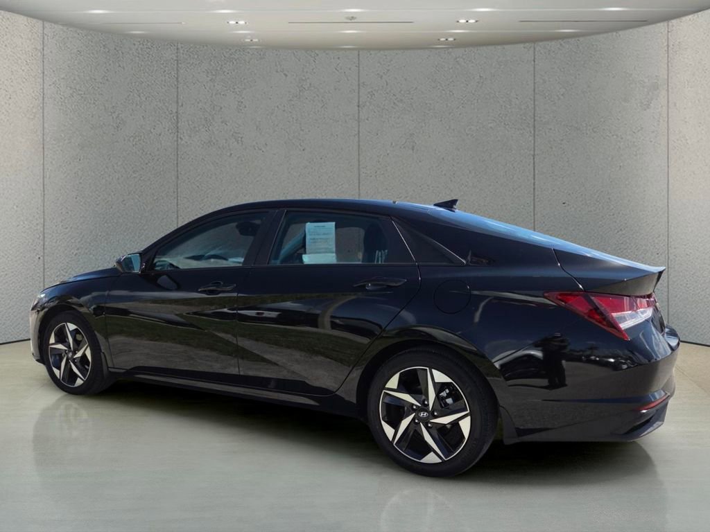 Used 2023 Hyundai Elantra SEL w/ Convenience Package image 5