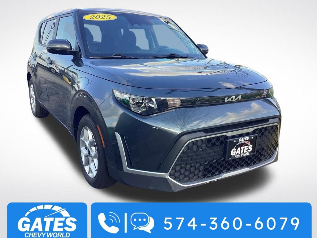 Used 2025 Kia Soul LX w/ LX Technology Package FWD image 1