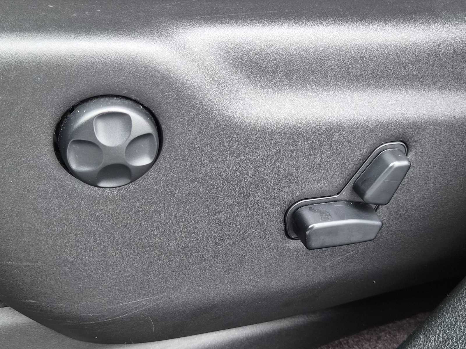 Used 2019 Jeep Grand Cherokee Altitude image 16