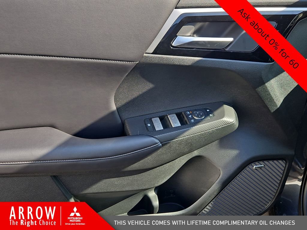 New 2025 Mitsubishi Outlander SE image 21
