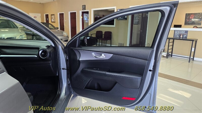 Used 2016 Kia Forte LX FWD image 12