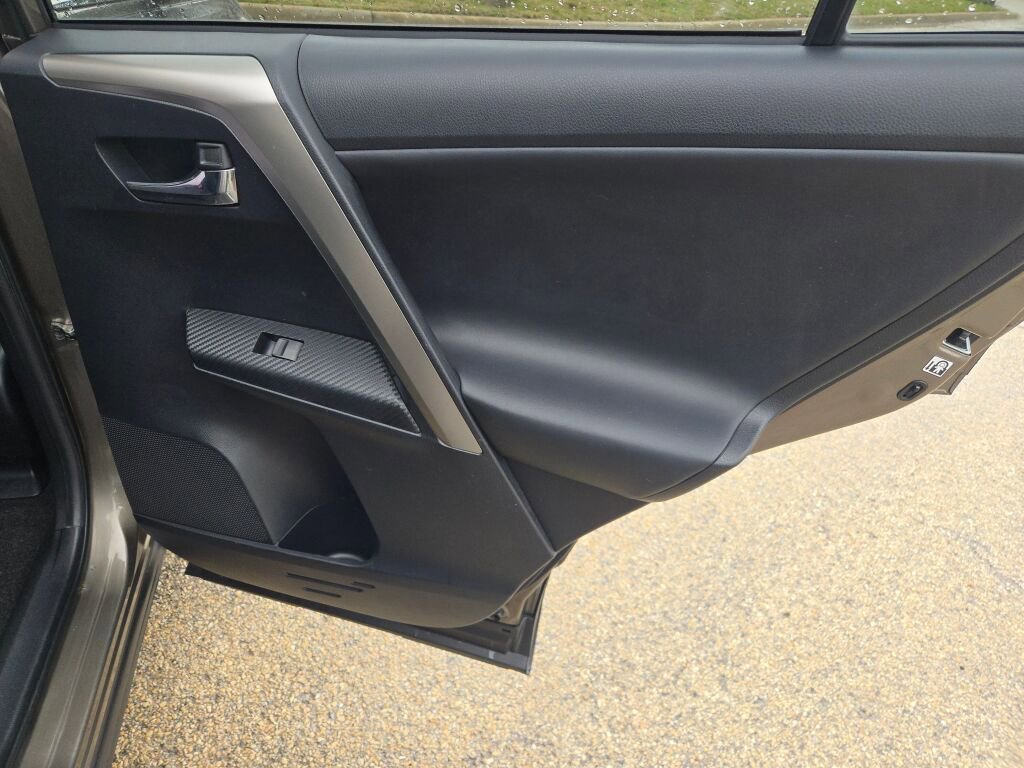Used 2015 Toyota RAV4 Limited image 8
