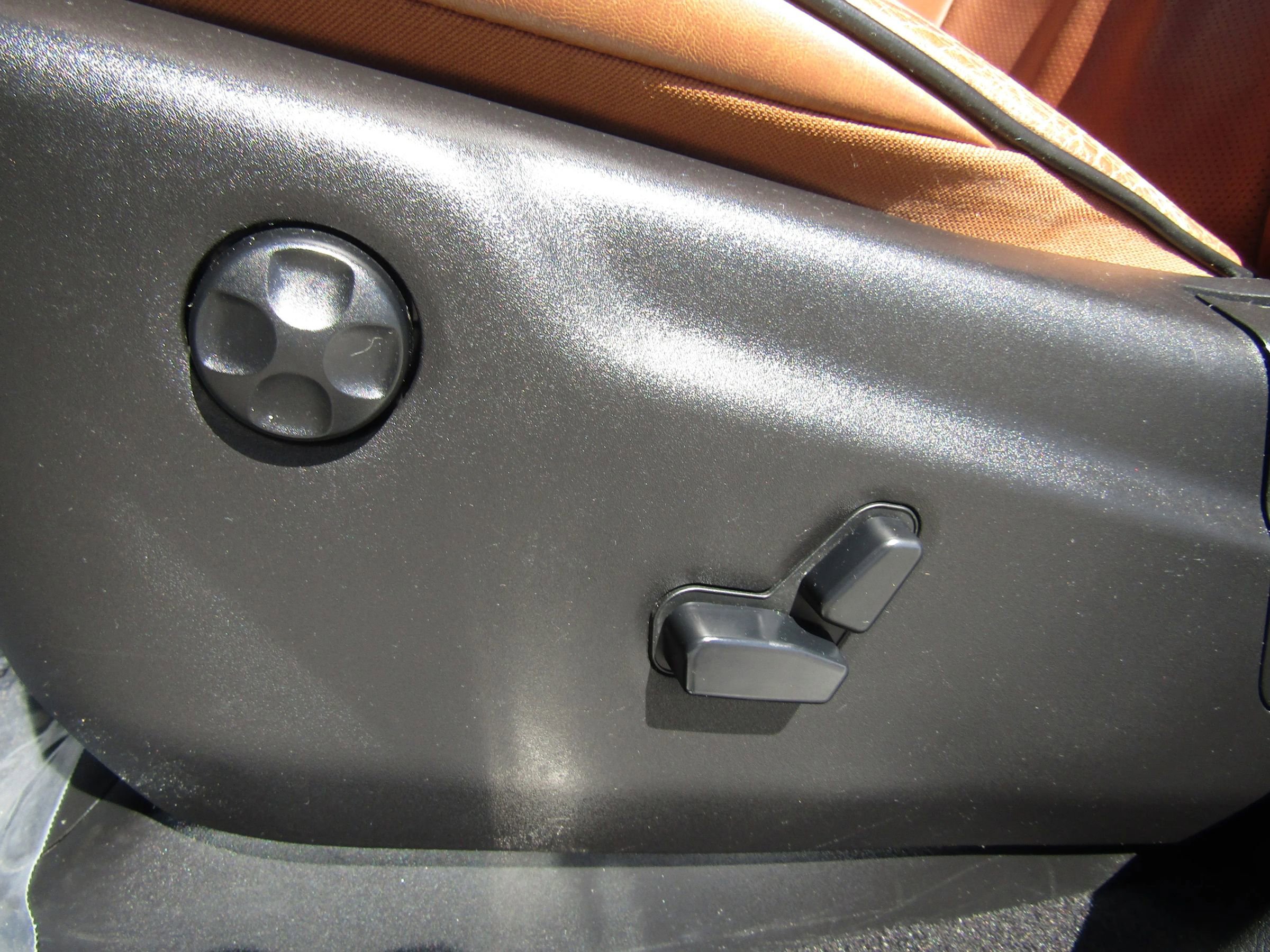 Used 2012 Jeep Grand Cherokee Overland image 24