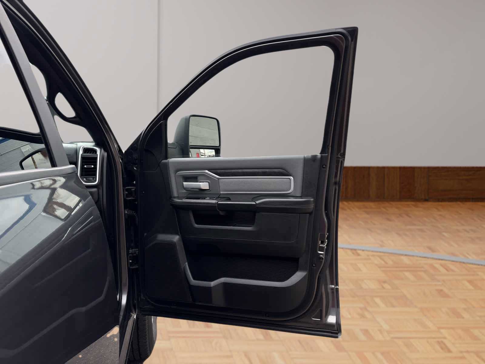 Used 2023 RAM 3500 Big Horn image 16