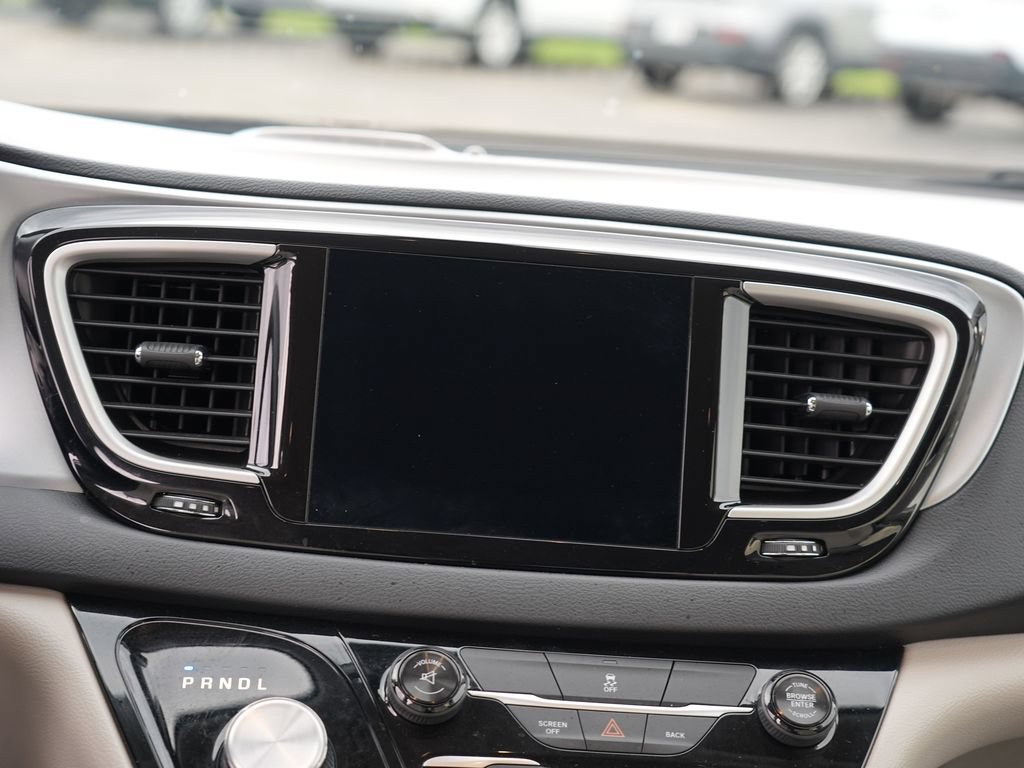 Used 2017 Chrysler Pacifica Touring Plus FWD image 21