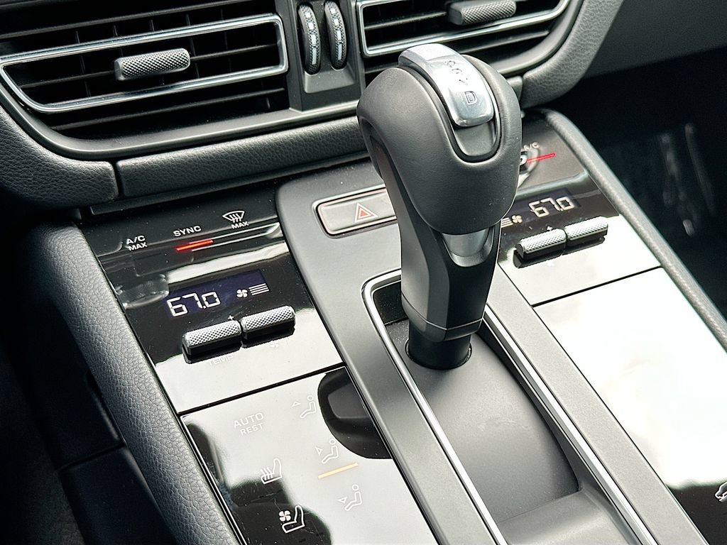 Certified 2026 Porsche Macan AWD/4WD image 18
