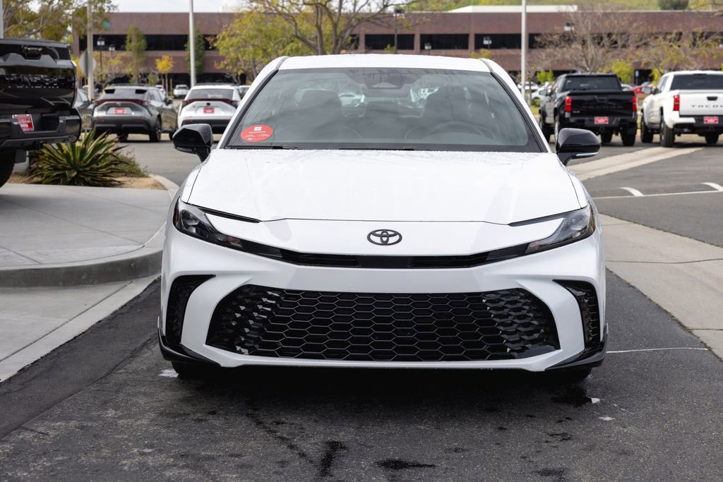 New 2026 Toyota Camry Hybrid FWD image 2