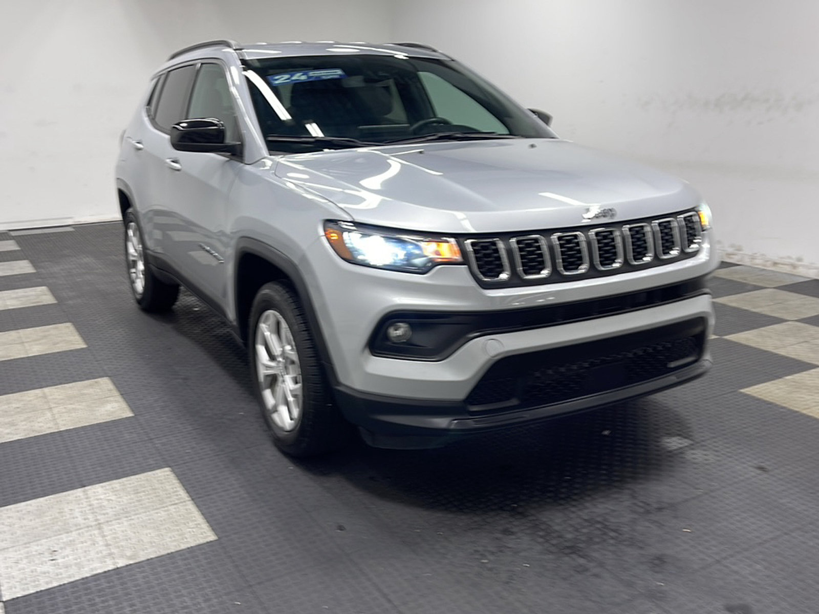 Used 2024 Jeep Compass Latitude AWD/4WD image 24