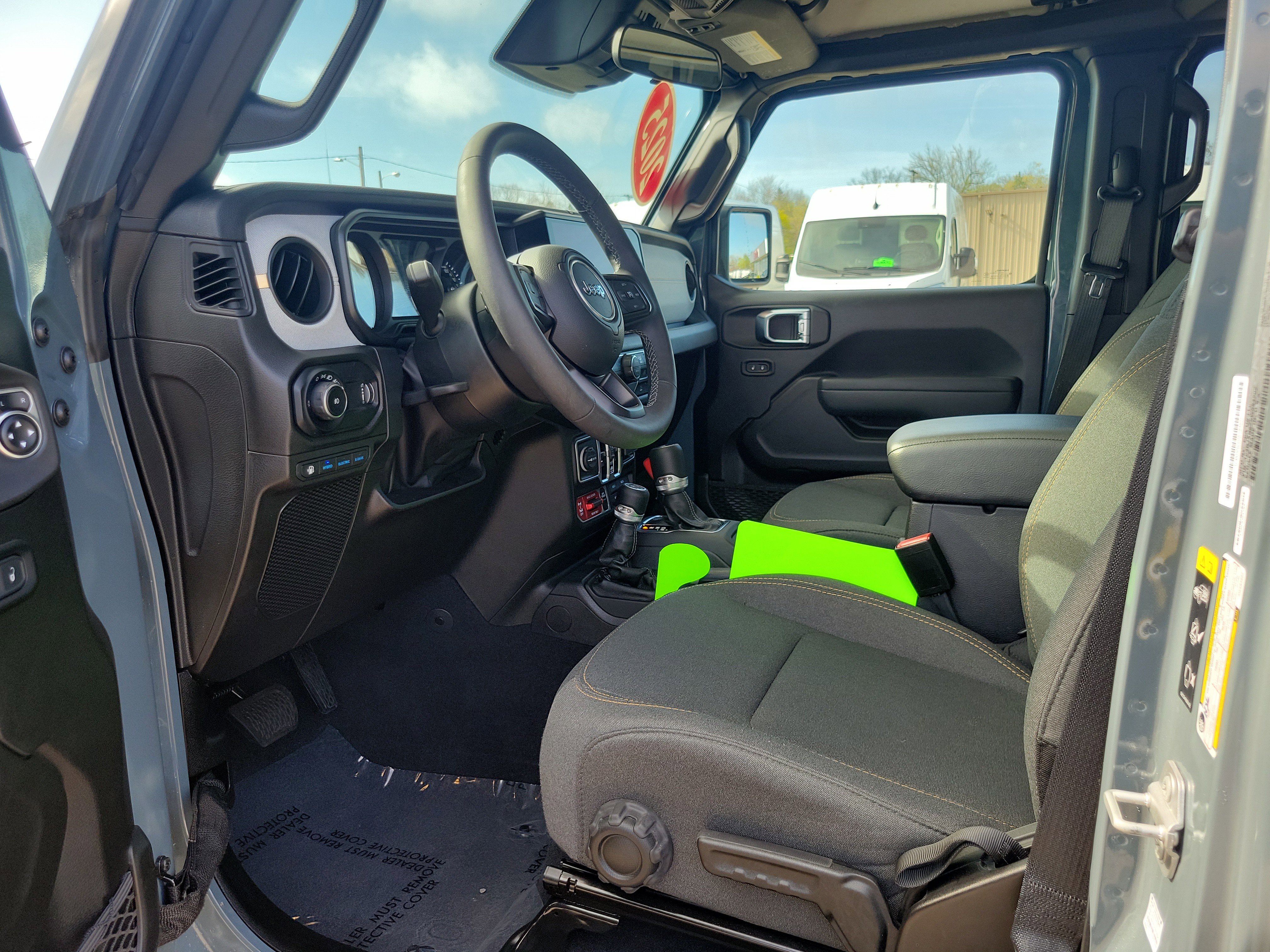 Used 2025 Jeep Wrangler Unlimited Sport S 4xe AWD/4WD image 7