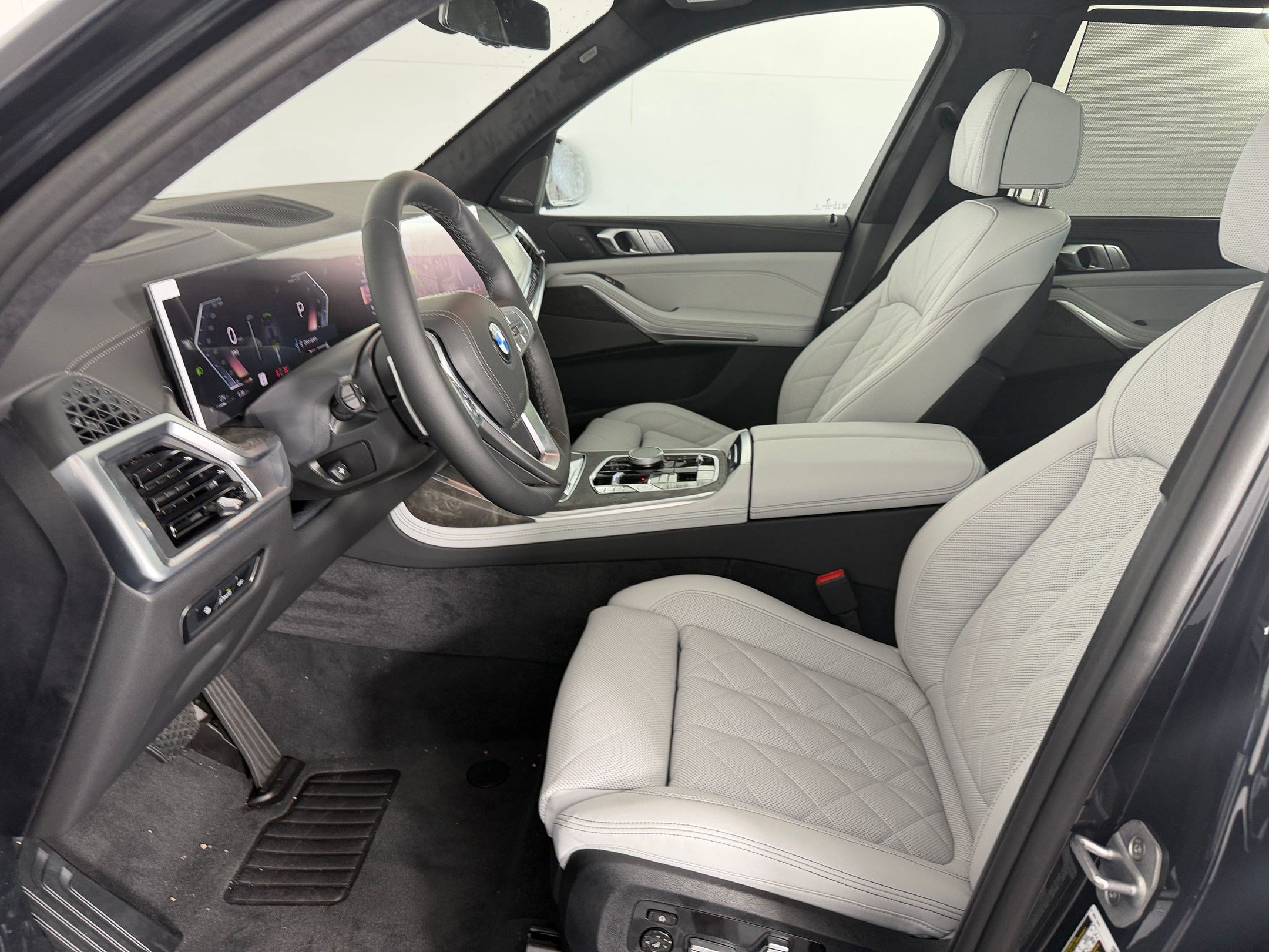 Used 2027 BMW X7 xDrive40i AWD/4WD image 5