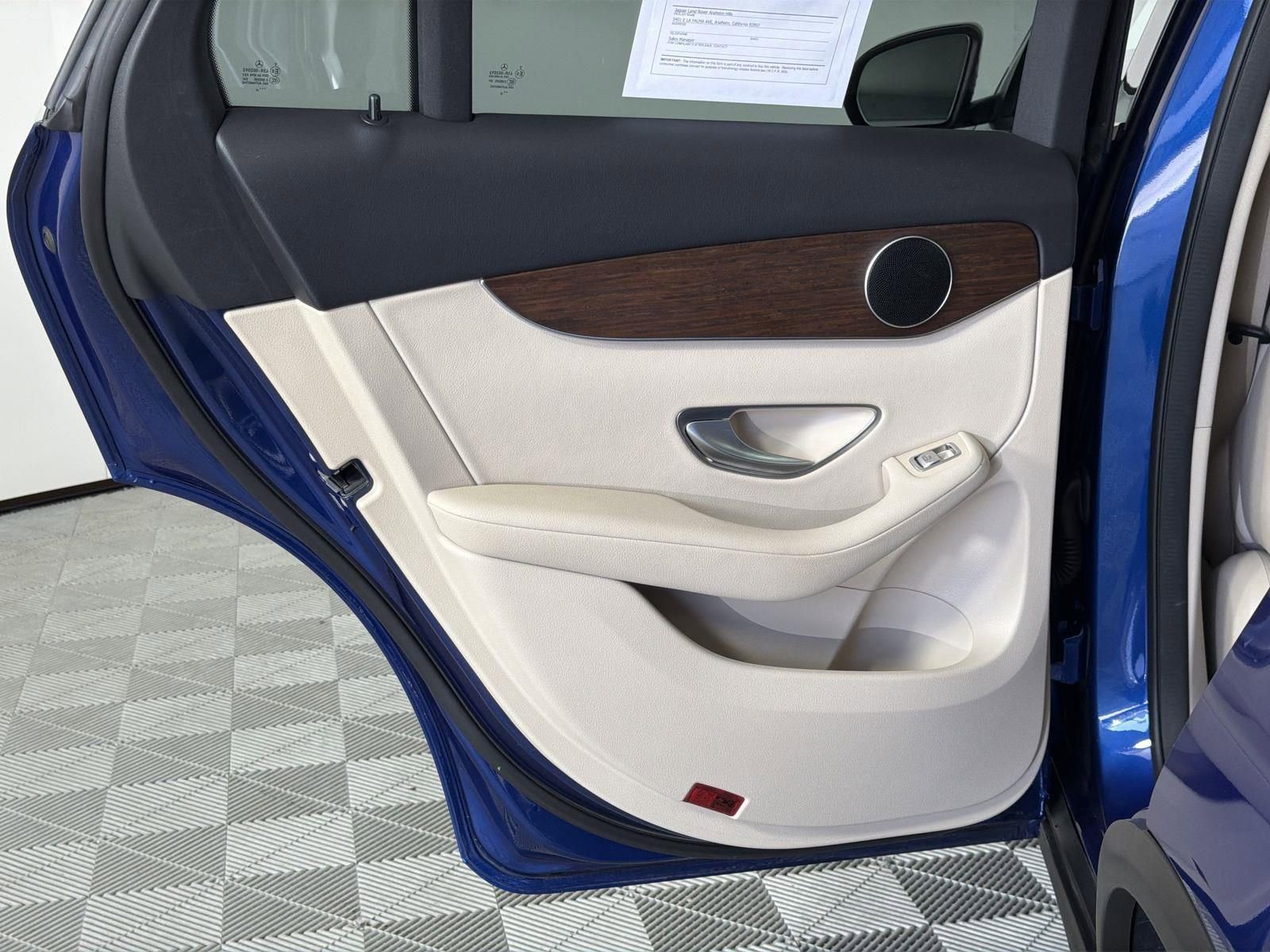 Used 2022 Mercedes-Benz GLC 300 image 25