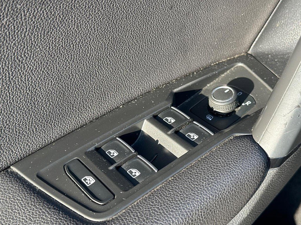 Used 2019 Volkswagen Tiguan SE w/ Panoramic Sunroof Package image 22