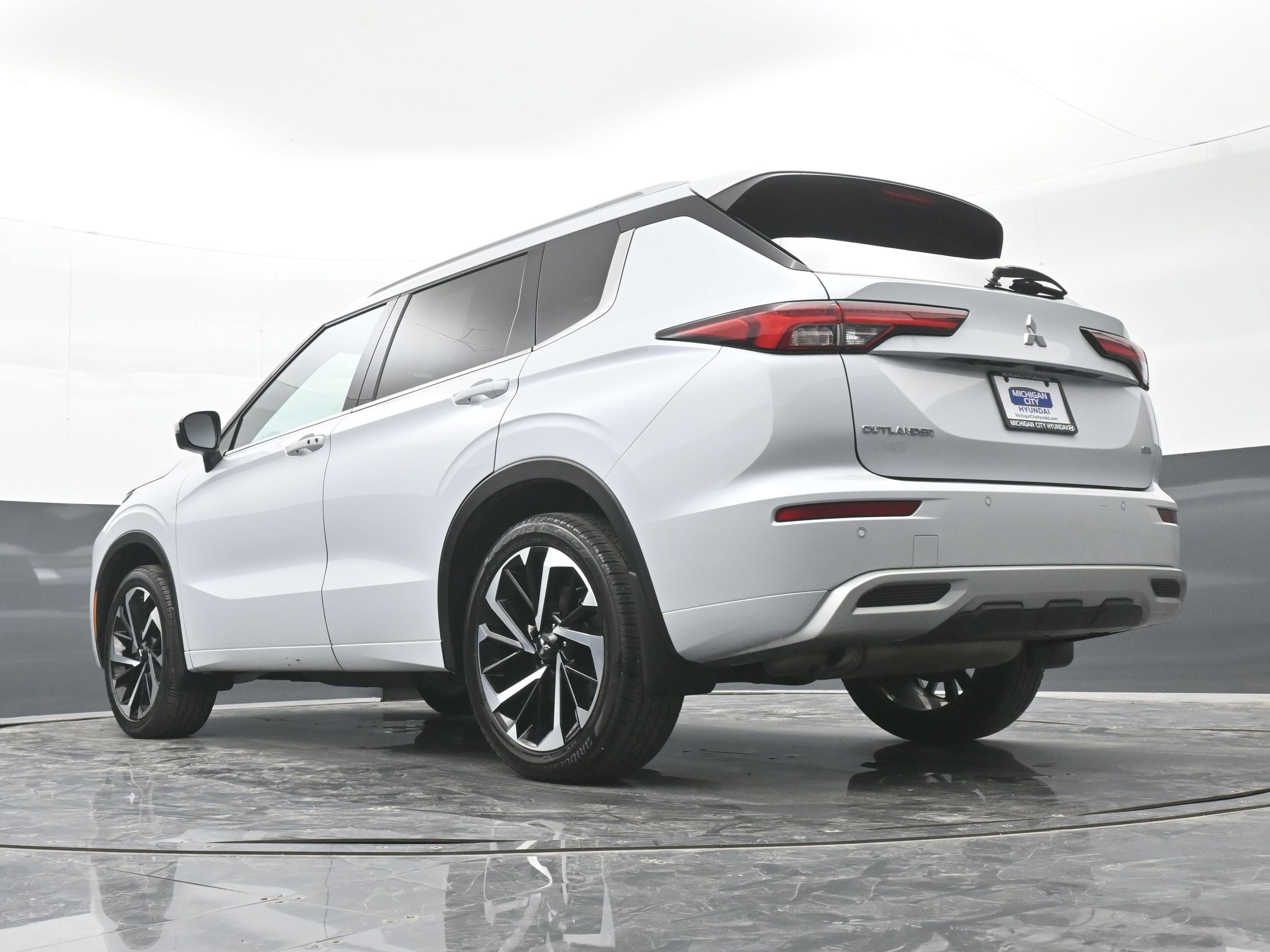 Used 2024 Mitsubishi Outlander SEL AWD/4WD image 37