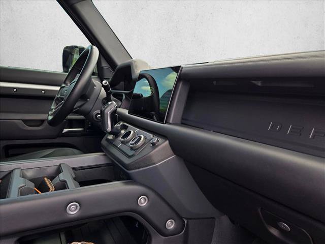 Used 2025 Land Rover Defender 110 X-Dynamic SE AWD/4WD image 19