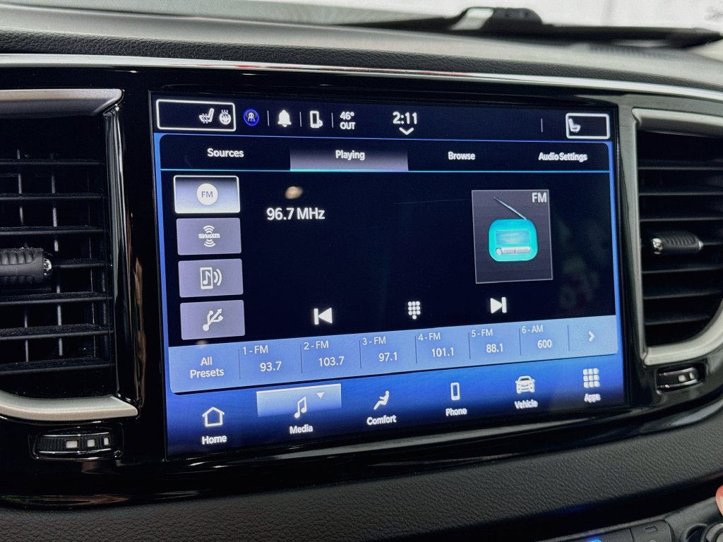 Used 2024 Chrysler Pacifica Touring-L FWD image 7
