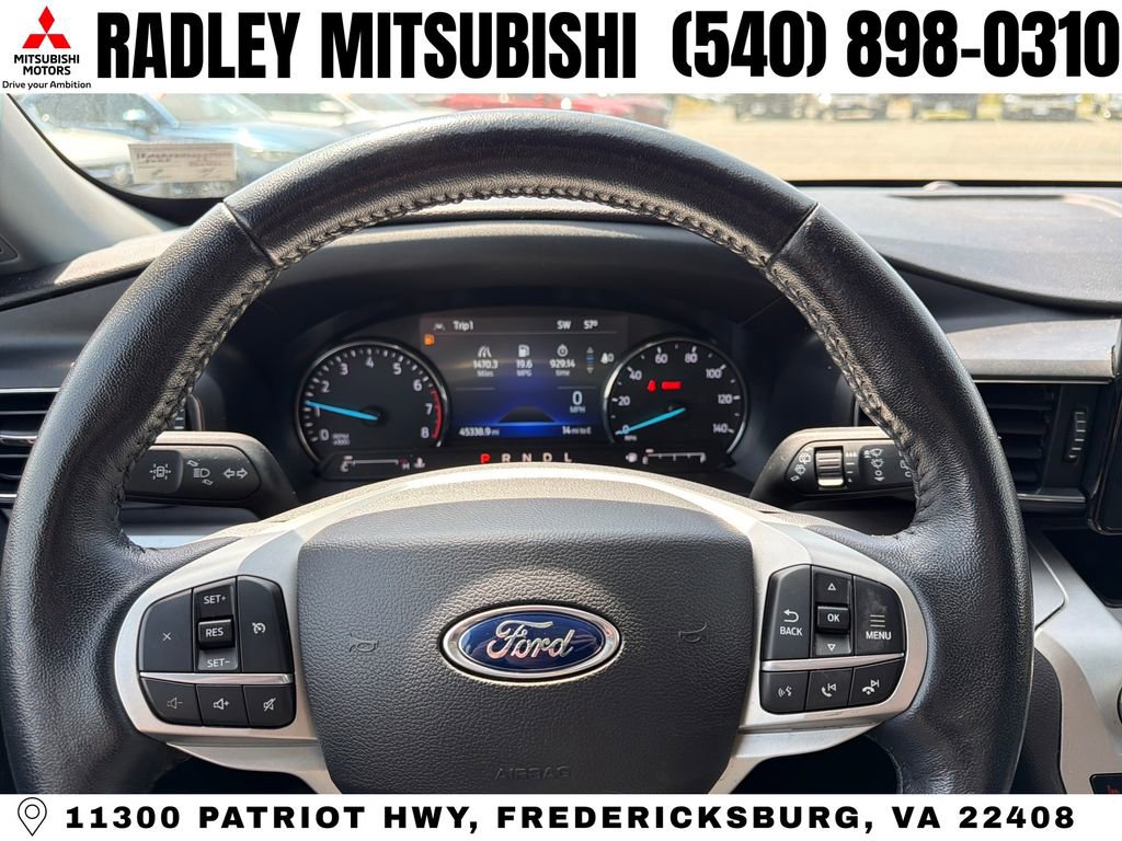 Used 2022 Ford Explorer XLT w/ Equipment Group 202A image 4