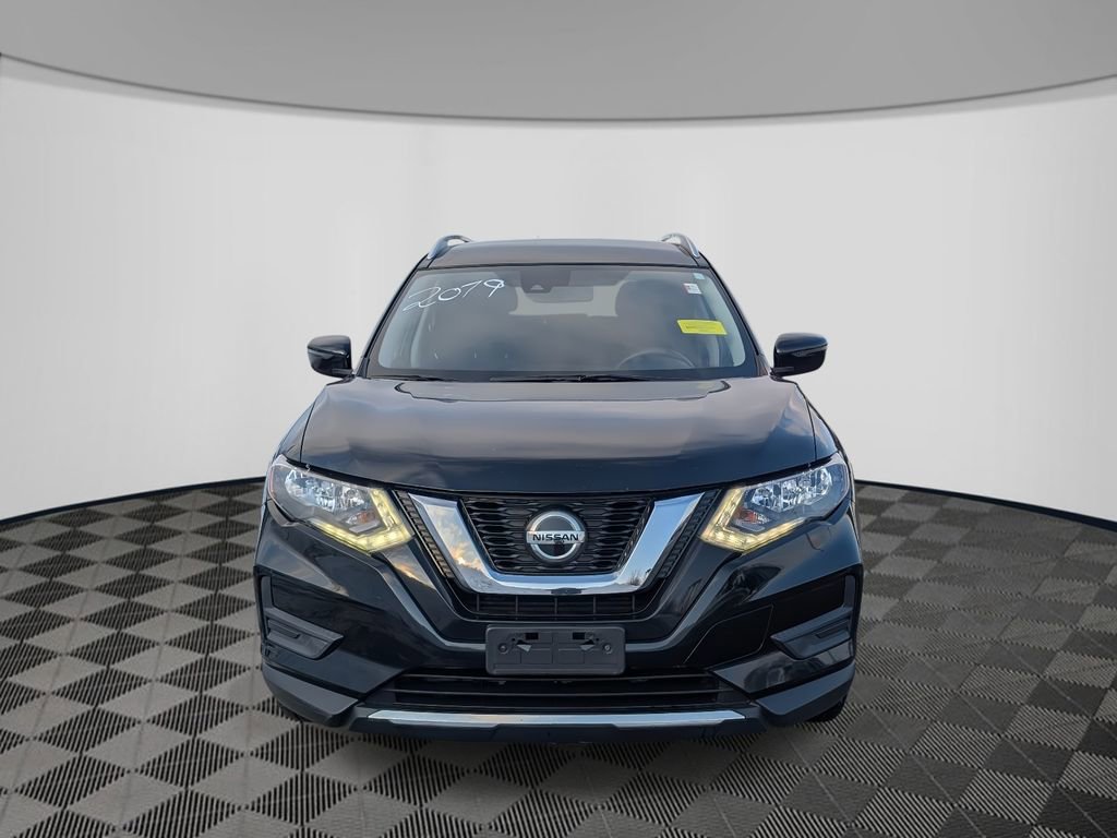 Used 2019 Nissan Rogue SV image 2