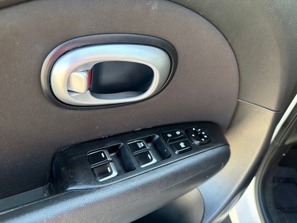 Used 2019 Kia Soul FWD image 13