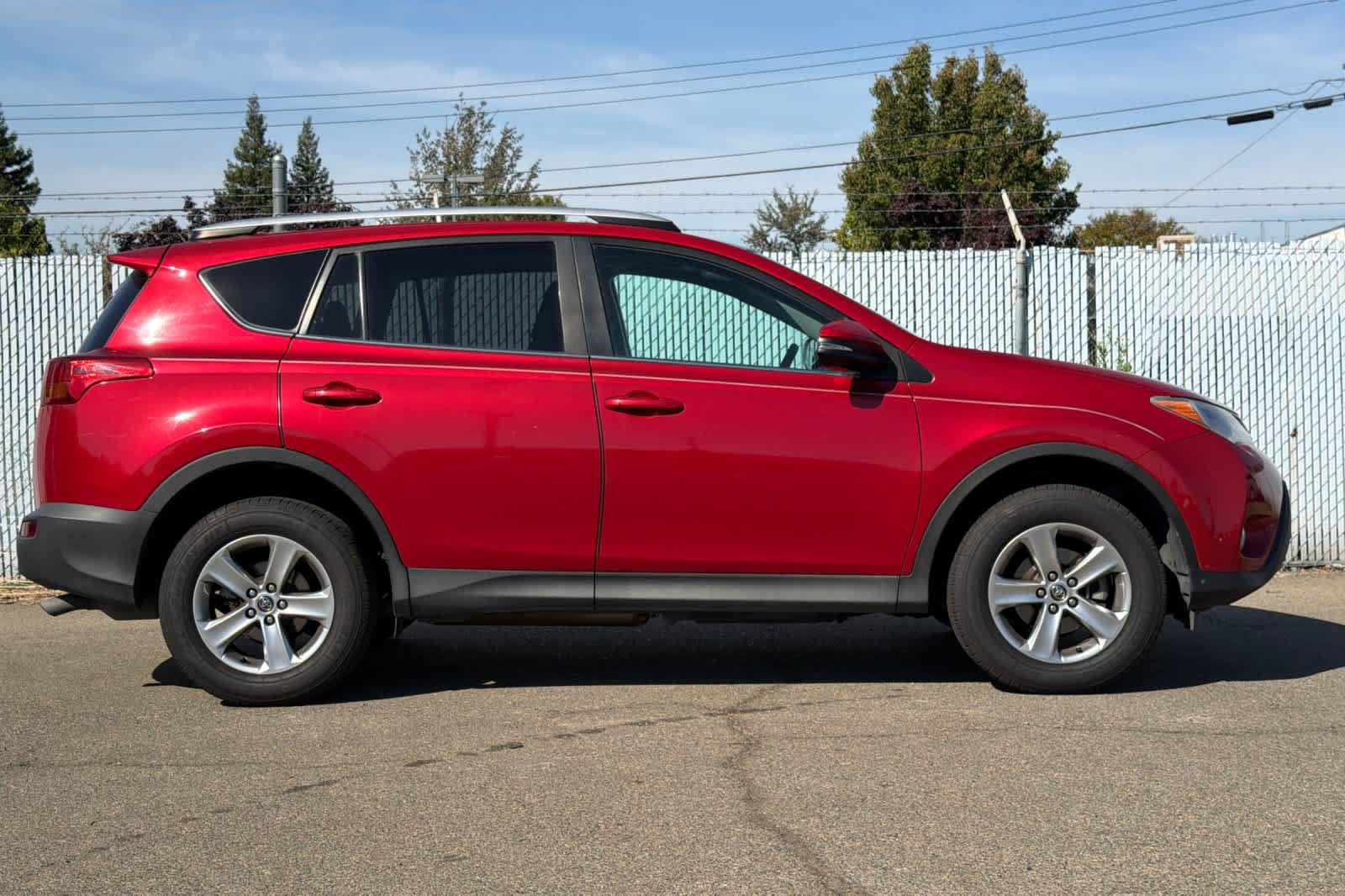 Used 2015 Toyota RAV4 XLE AWD/4WD image 6
