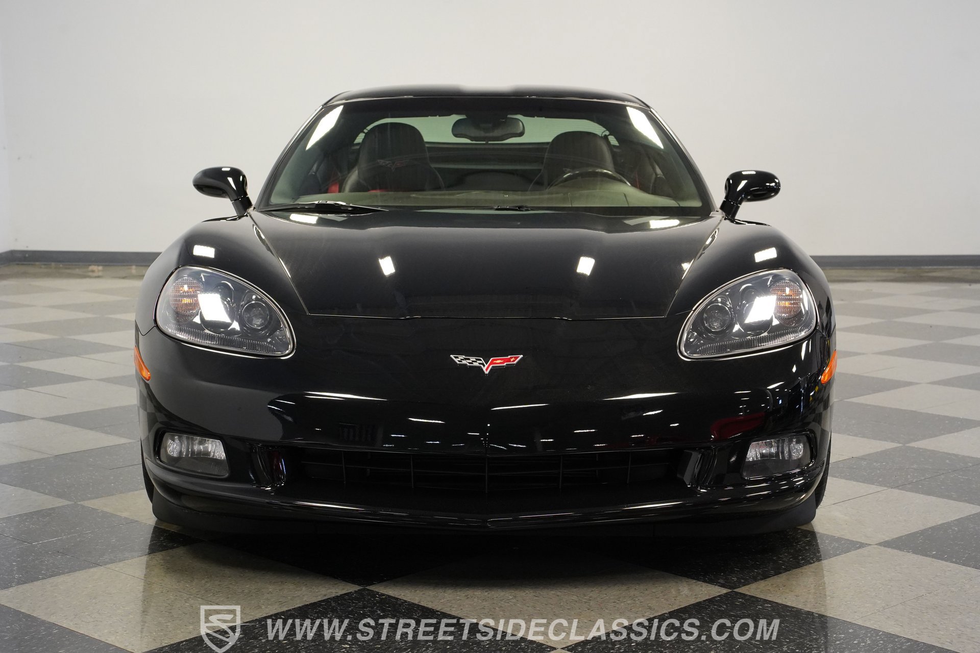Used 2007 Chevrolet Corvette Coupe w/ Performance Package RWD image 18