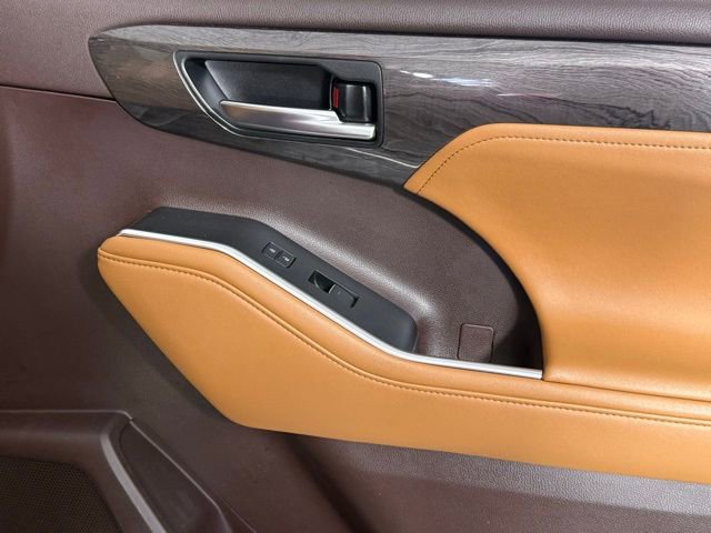 Used 2021 Toyota Highlander Platinum image 28