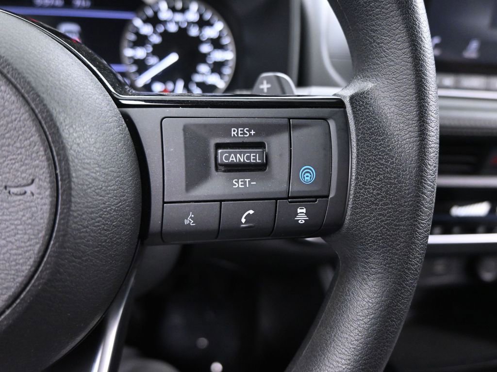 Used 2023 Nissan Rogue SV image 31