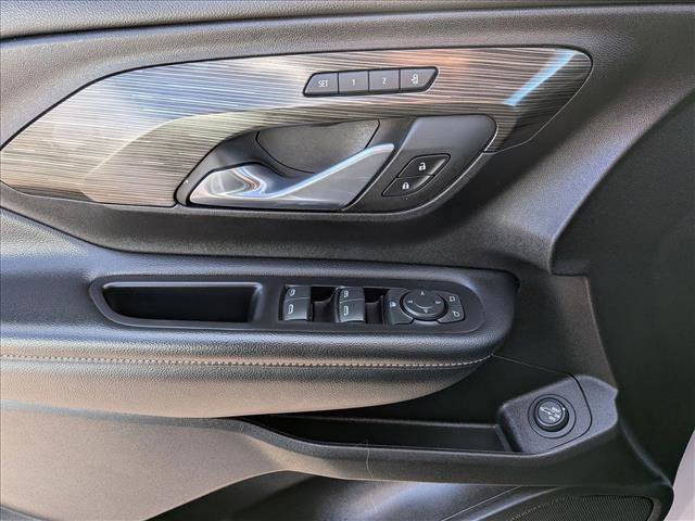 Used 2024 GMC Terrain SLT image 15