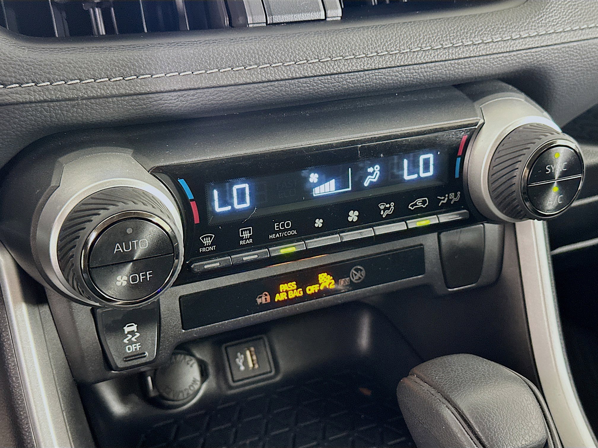 Used 2025 Toyota RAV4 XLE AWD/4WD image 23