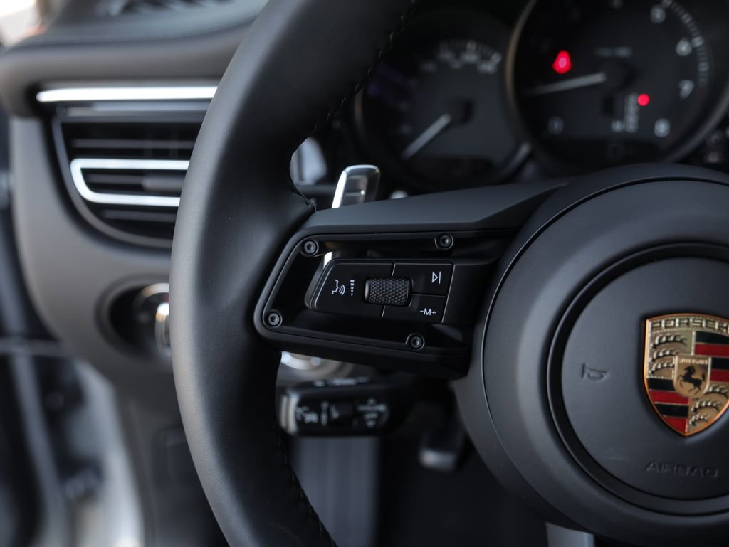 Certified 2025 Porsche Macan image 20