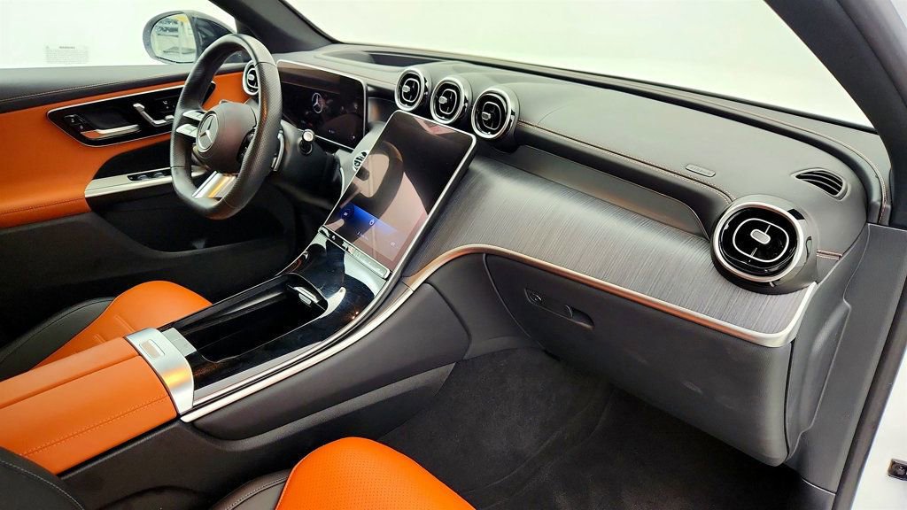 Used 2024 Mercedes-Benz GLC 300 4MATIC image 25