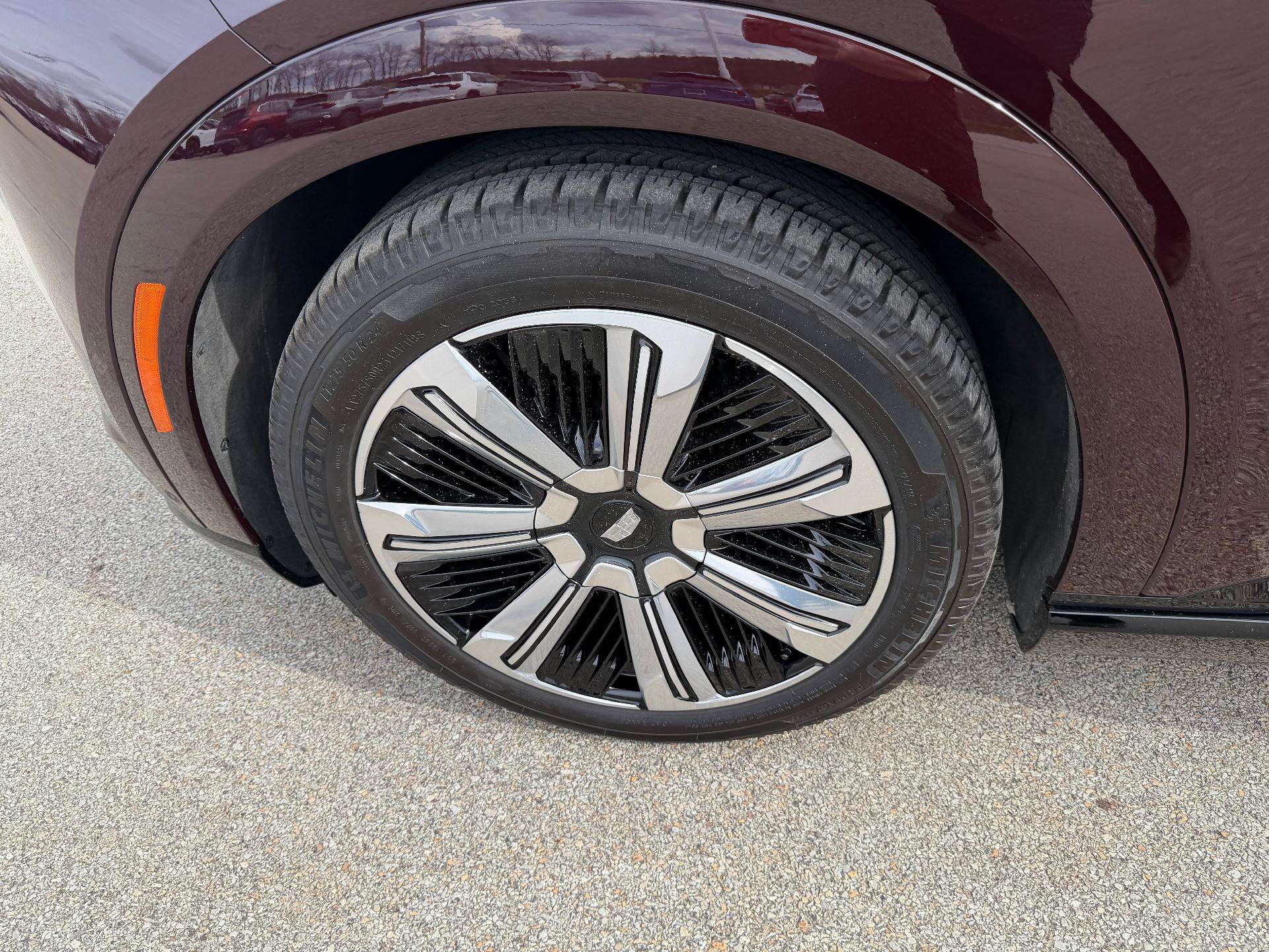 Certified 2025 Cadillac Escalade IQ Luxury 2 w/ LPO, Premium Carpet Package AWD/4WD image 17
