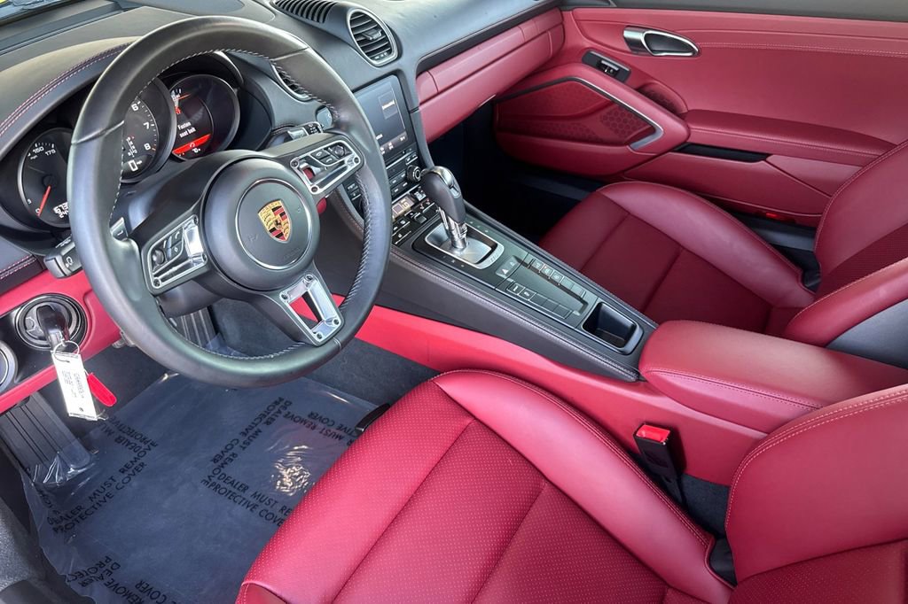 Used 2022 Porsche 718 Cayman RWD image 9