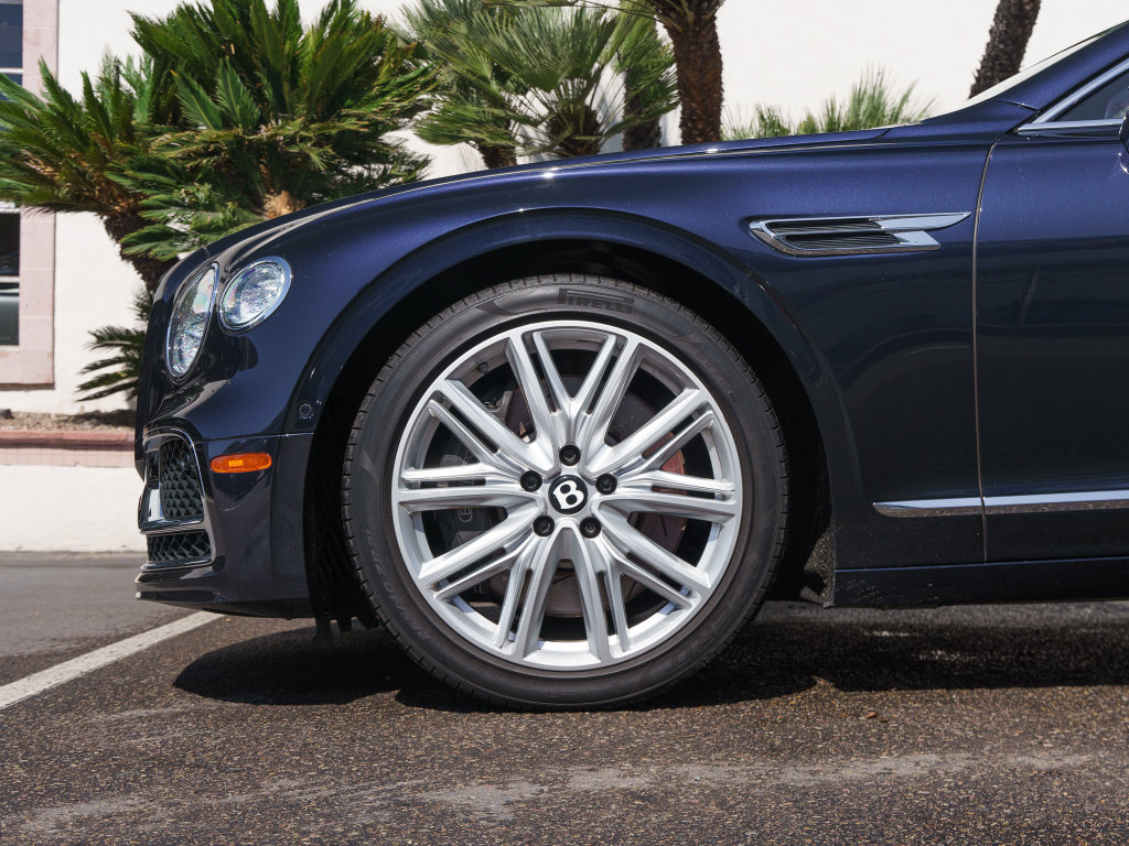 Used 2023 Bentley Flying Spur Plug-In Hybrid AWD/4WD image 6