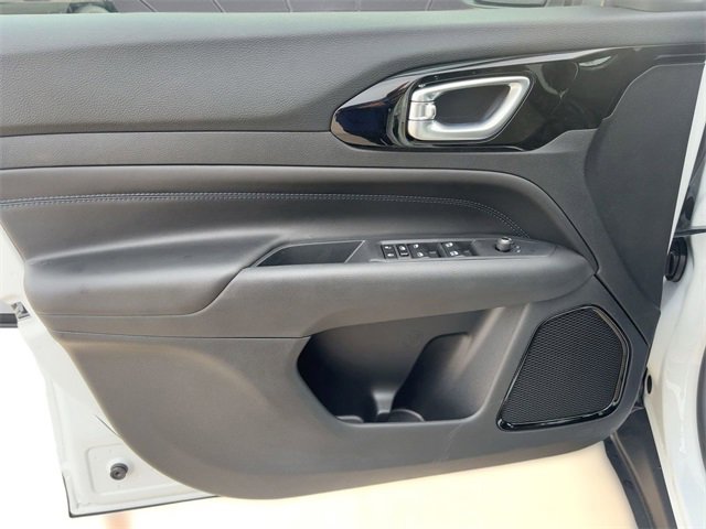 New 2026 Jeep Compass Latitude image 13